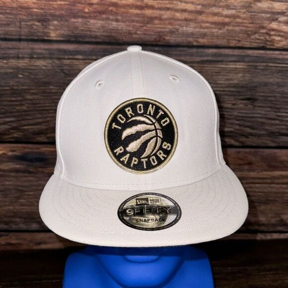 New Era 9Fifty Toronto Raptors SnapBack Hat - Picture 2 of 8